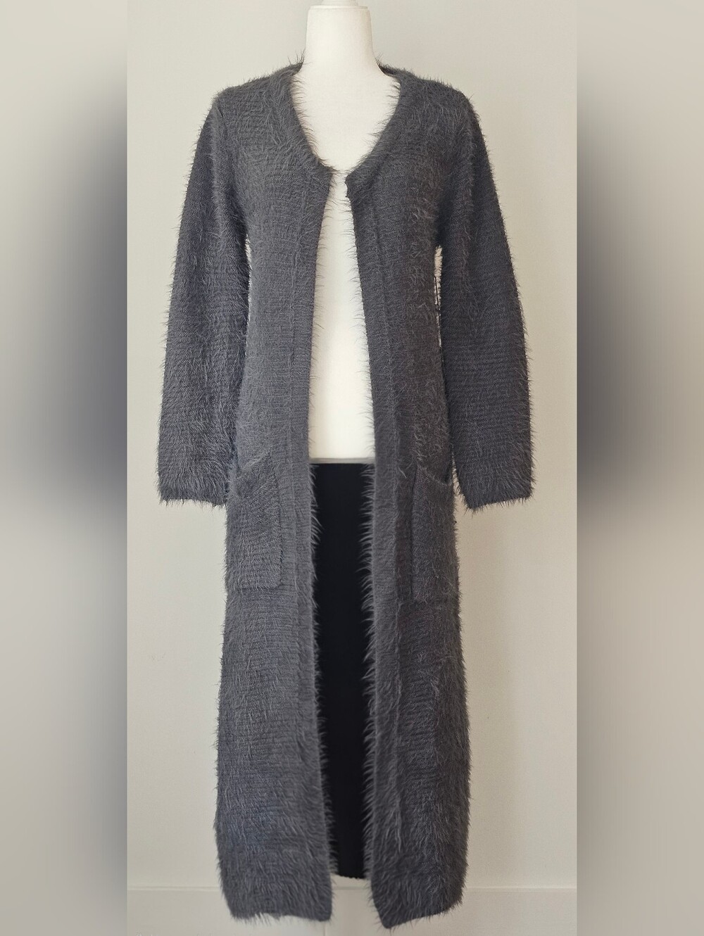 THE RIVER Women's Long Dark Gray Fuzzy  Eyelash Knit Open-Front Cardigan. Size M